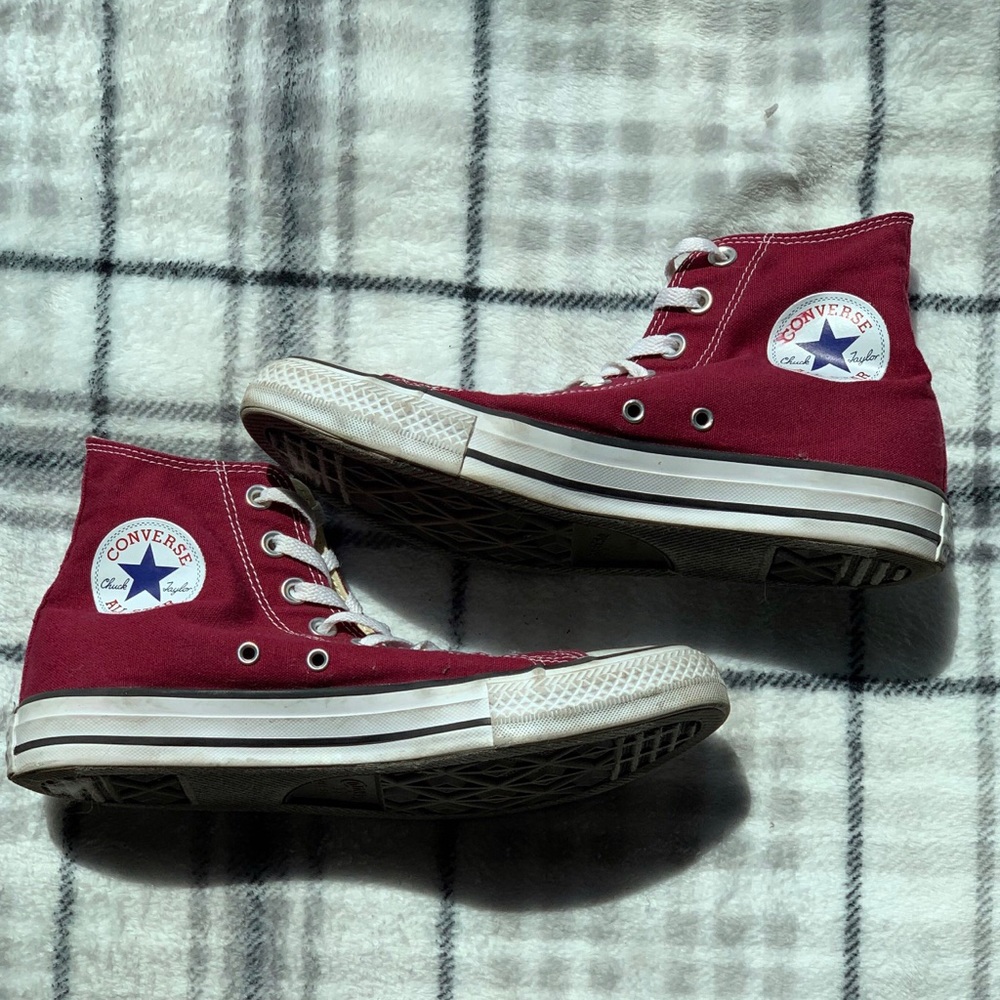 Maroon converse